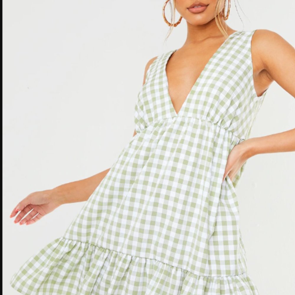 PrettyLittleThing SAGE GREEN GINGHAM V NECK FRILL HEM SLEEVELESS SHIFT DRESS S
